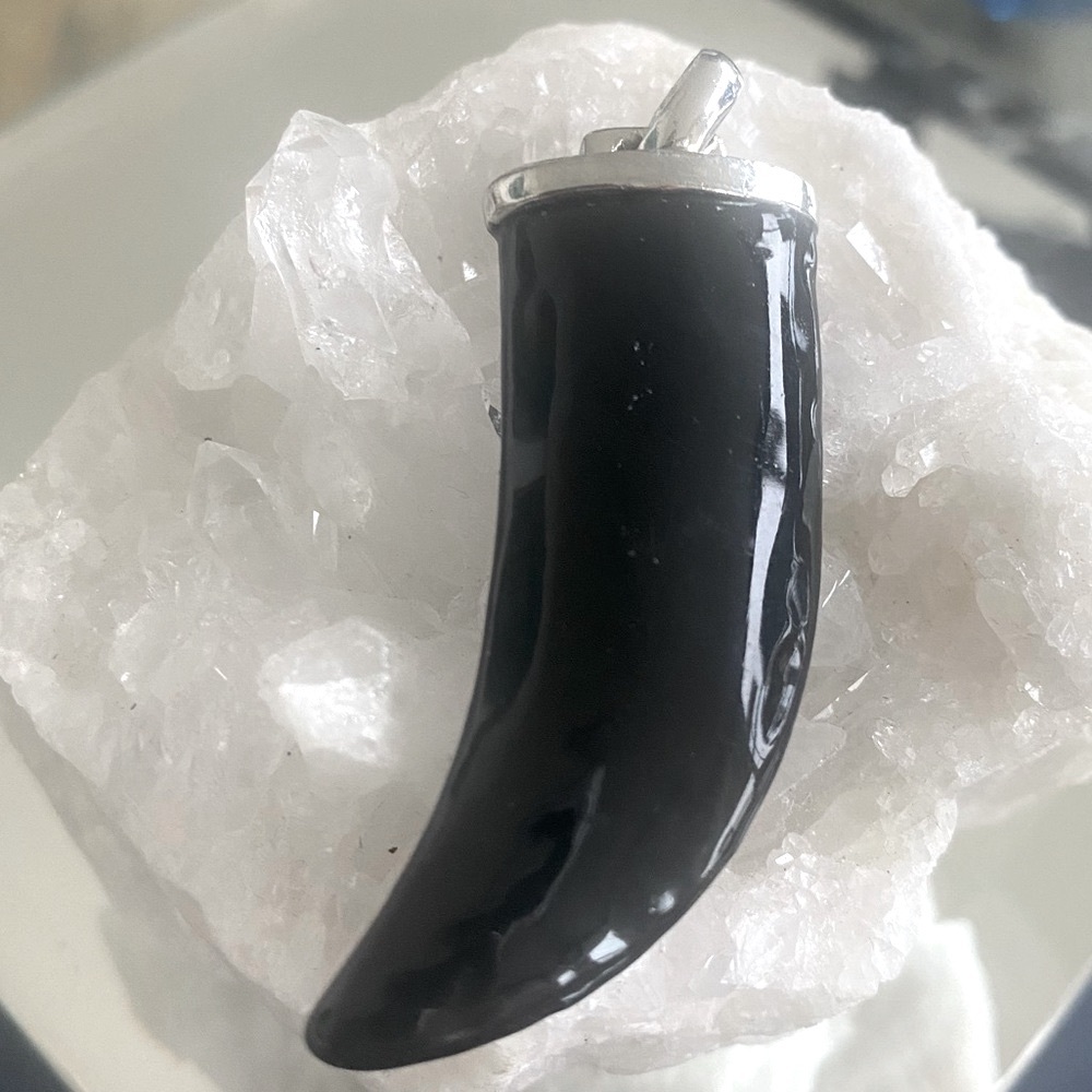 Lacquered Horn Charm - Picture 8 of 8